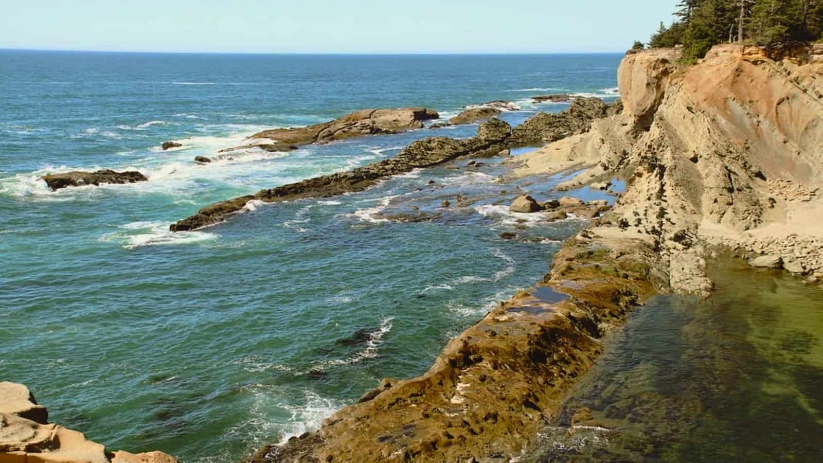Weekend in Coos Bay, Oregon: A Slow Travel Coastal Escape (Food, Rainy Days & Hidden Gems)